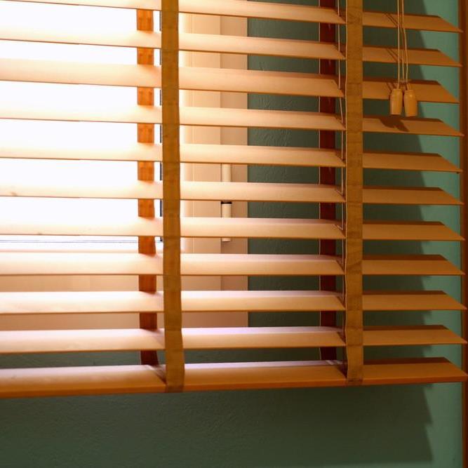 How to give your bedroom a French inspired makeover by using window blinds